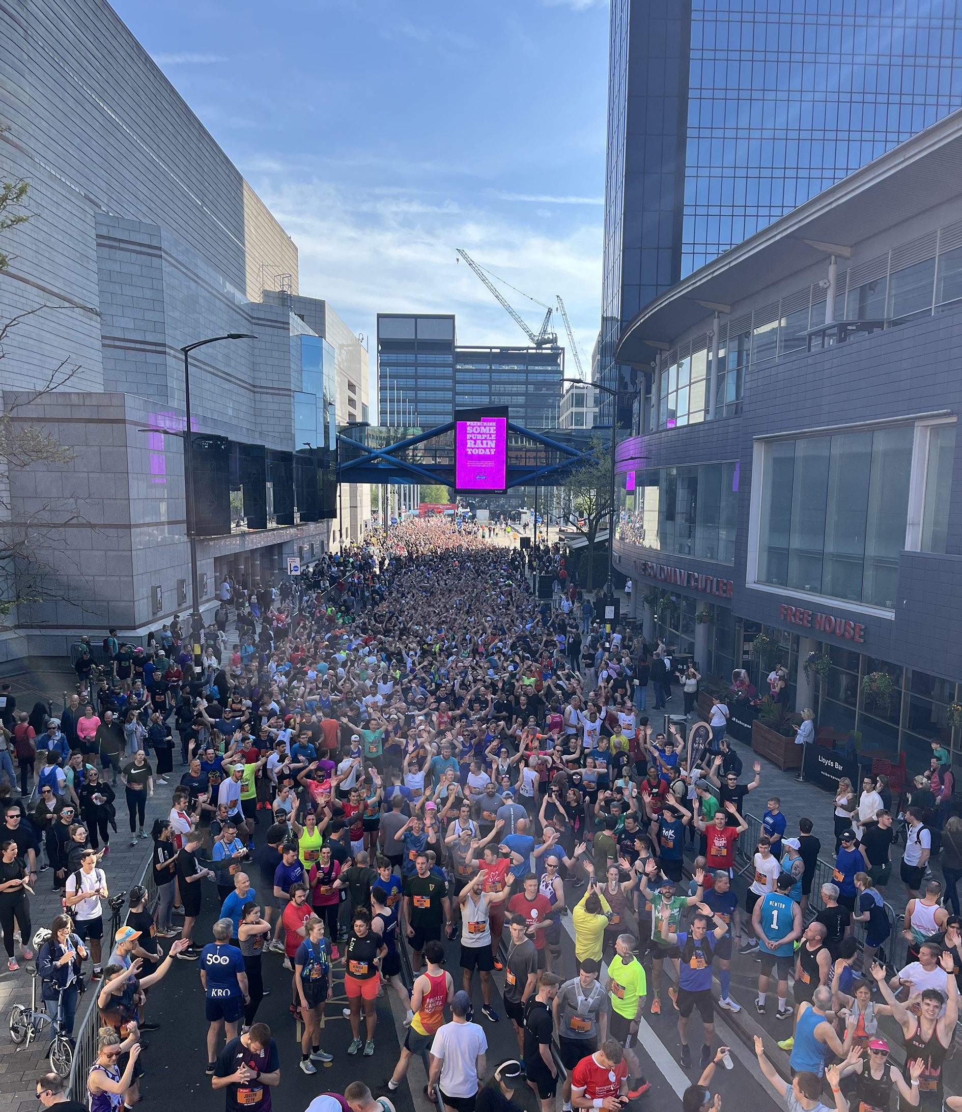 The thousands of runners warm up on Broad Street