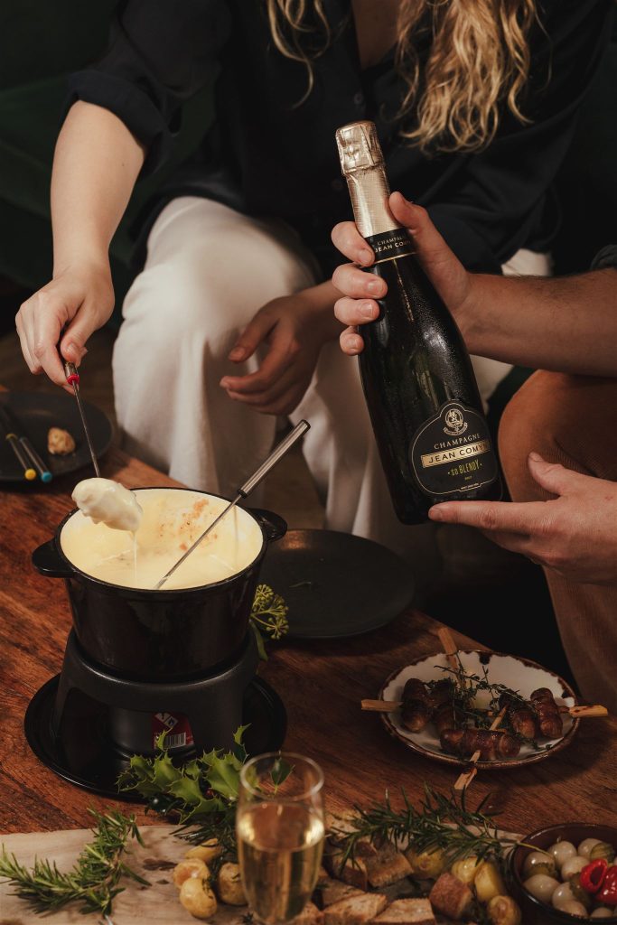 Monument at Christmas174 websize Vagabond’s Viral Fondue is Back – with a Black Truﬄe Upgrade