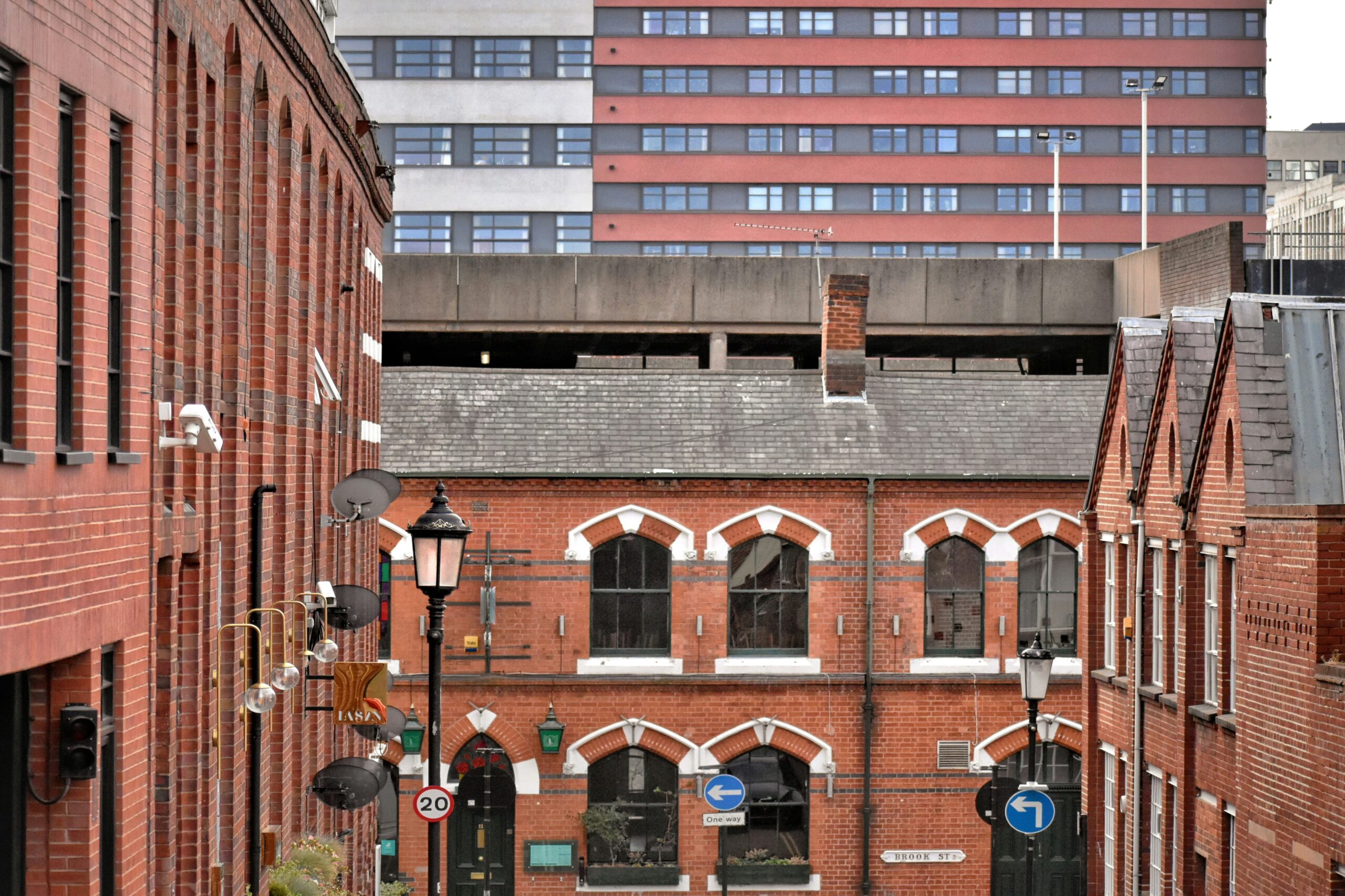 adam jones id5q9YAubiY unsplash