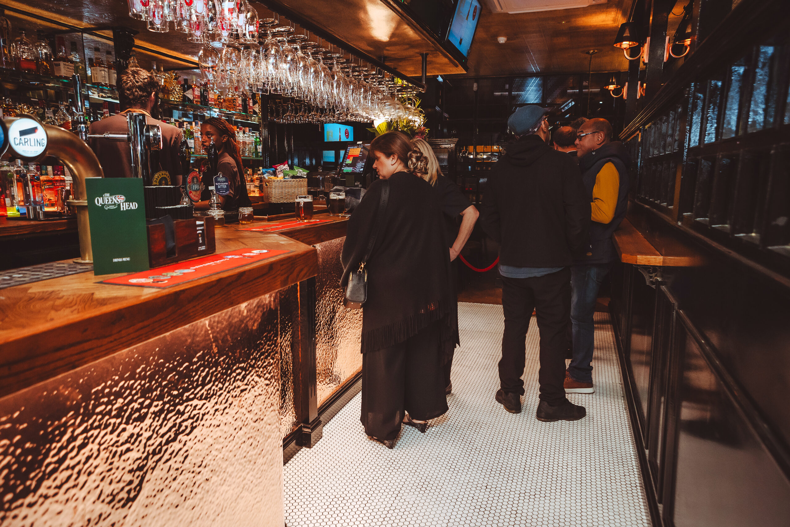 Queens Head Striking Copper Bar